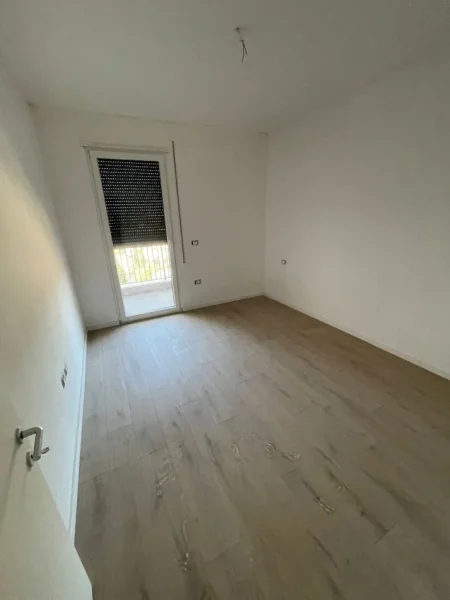 Tirane, jepet me qera zyre Kati 4, 100 m² 600 € (Don Bosko)