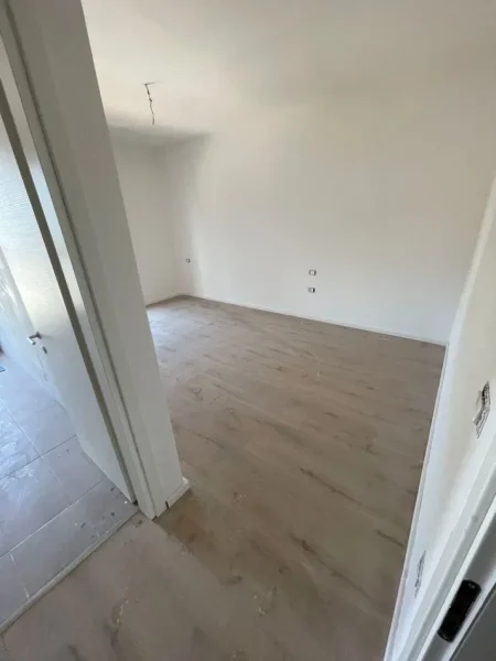 Tirane, jepet me qera zyre Kati 4, 100 m² 600 € (Don Bosko)
