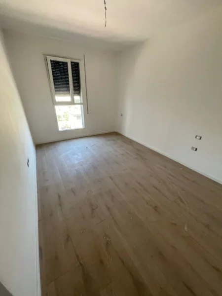 Tirane, jepet me qera zyre Kati 4, 100 m² 600 € (Don Bosko)