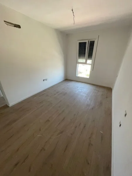 Tirane, jepet me qera zyre Kati 4, 100 m² 600 € (Don Bosko)