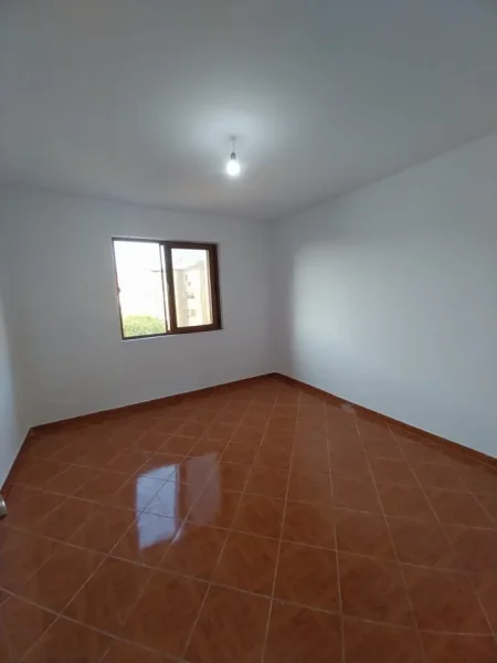Tirane, shitet apartament 1+1+Ballkon Kati 4, 64 m² 68.000 € (Kombinat)