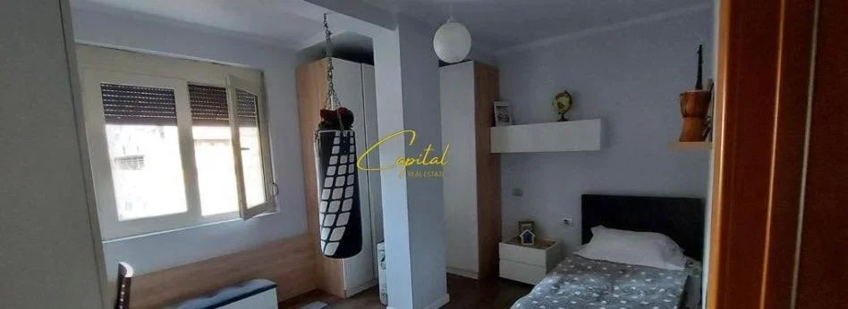 Tirane, jepet me qera apartament 2+1 Kati 3, 97 m² 650 € (KOMUNA E PARISIT)