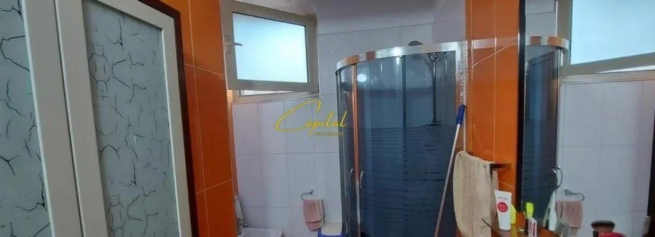 Tirane, jepet me qera apartament 2+1 Kati 3, 97 m² 650 € (KOMUNA E PARISIT)