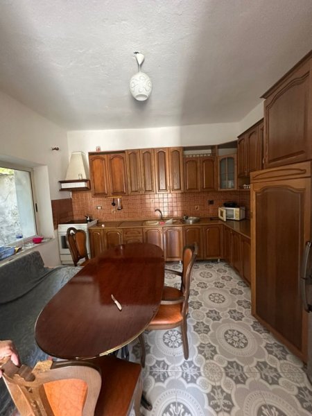 !Dhene! Durres, jepet me qera shtepi 3+1+Ballkon , 70 m² 300 € (Rr. Sefer Efendiu)