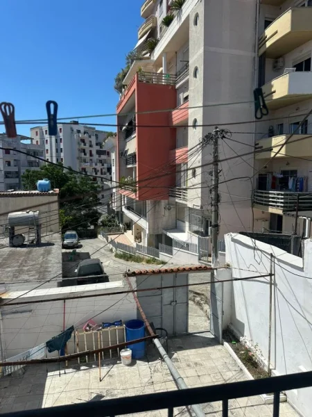 !Dhene! Durres, jepet me qera shtepi 3+1+Ballkon , 70 m² 300 € (Rr. Sefer Efendiu)