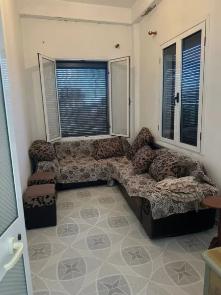 !Dhene! Durres, jepet me qera shtepi 3+1+Ballkon , 70 m² 300 € (Rr. Sefer Efendiu)