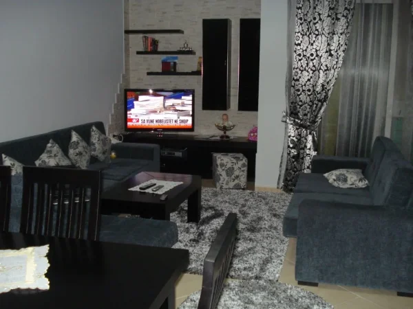 Tirane, jepet me qera apartament 2+1 Kati 3, 98 m² 900 € (don bosko)