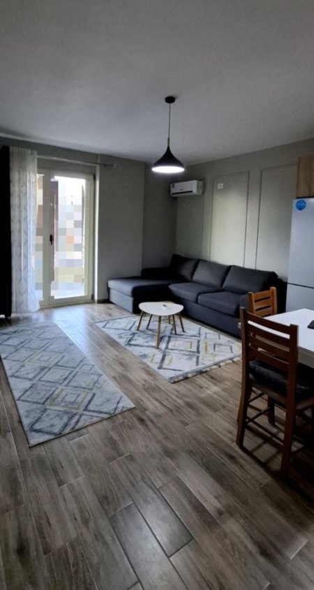 Tirane, jepet me qera apartament 1+1+Ballkon Kati 6, 78 m² 550 € (fusha e aviaciont)