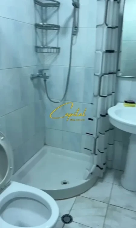 Tirane, jepet me qera apartament 1+1 Kati 8, 70 m² 500 € (RRUGA FORTUZI)