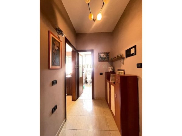 Tirane, jepet me qera apartament 1+1 Kati 4, 80 m² 500 € 