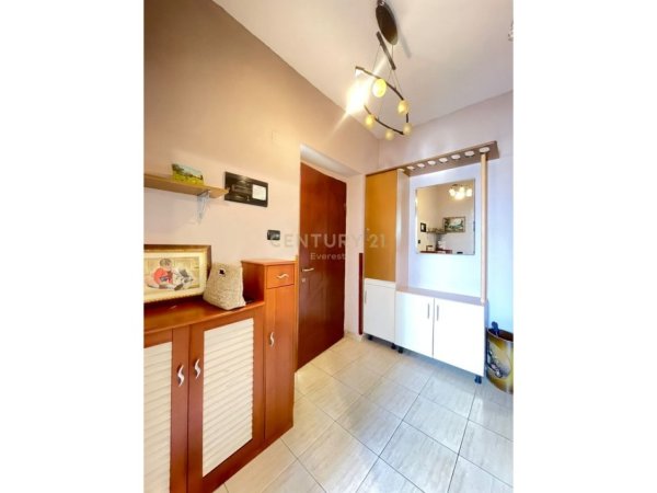 Tirane, jepet me qera apartament 1+1 Kati 4, 80 m² 500 € 