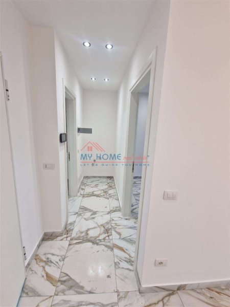Tirane, jepet me qera zyre Kati 7, 60 m² 900 € (Rruga e Kavajes)