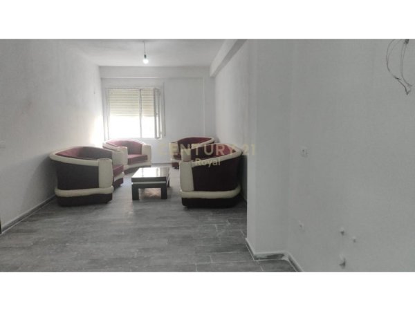 Tirane, shes apartament 1+1 Kati 1, 66 m² 77.000 € (Fresku)