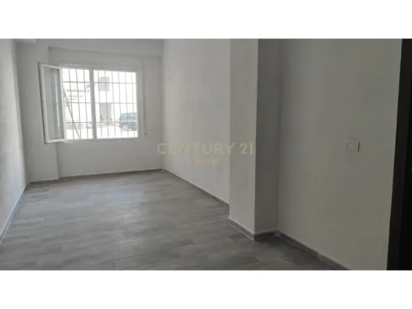 Tirane, shes apartament 1+1 Kati 1, 66 m² 77.000 € (Fresku)