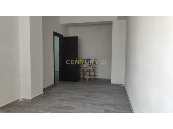Tirane, shes apartament 1+1 Kati 1, 66 m² 77.000 € (Fresku)