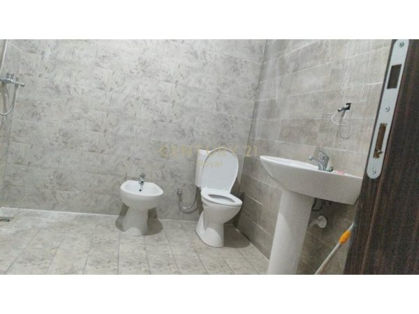 Tirane, shes apartament 1+1 Kati 1, 66 m² 77.000 € (Fresku)