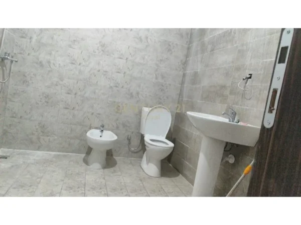 Tirane, shes apartament 1+1 Kati 1, 66 m² 77.000 € (Fresku)