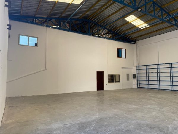 Tirane, jepet me qera magazine Kati 0, 750 m² 2.625 € (prush)