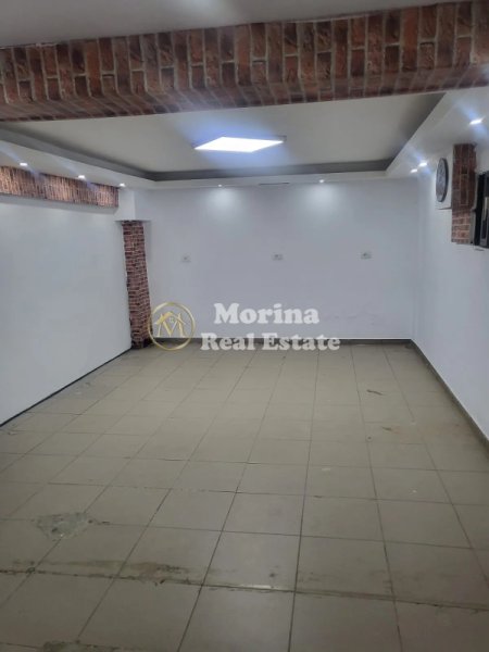 Tirane, jepet me qera ambjent biznesi Kati 1, 82 m² 450 € (Komuna e Parisit)