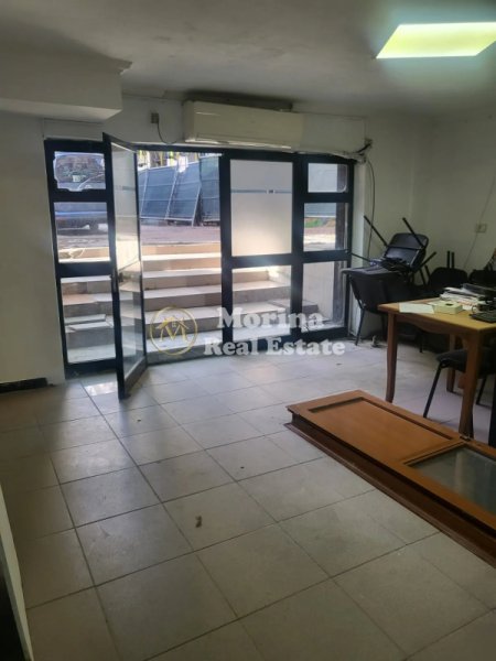 Tirane, jepet me qera ambjent biznesi Kati 1, 82 m² 450 € (Komuna e Parisit)