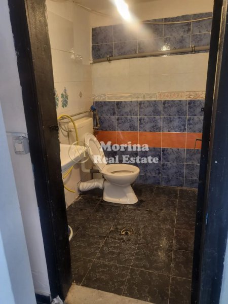 Tirane, jepet me qera ambjent biznesi Kati 1, 82 m² 450 € (Komuna e Parisit)
