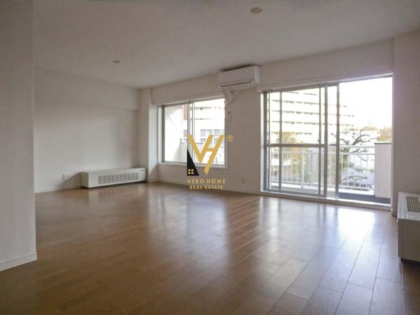 Tirane, jepet me qera apartament 2+1+Ballkon Kati 8, 90 m² 300 € (LAPRAKE)