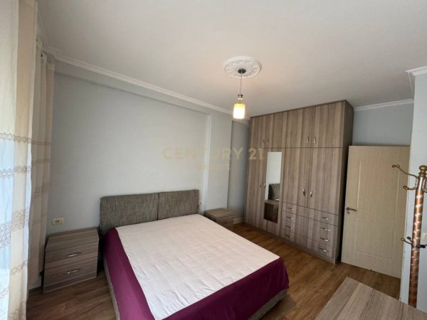 Tirane, jepet me qera apartament 2+1 Kati 2, 117 m² 650 € 