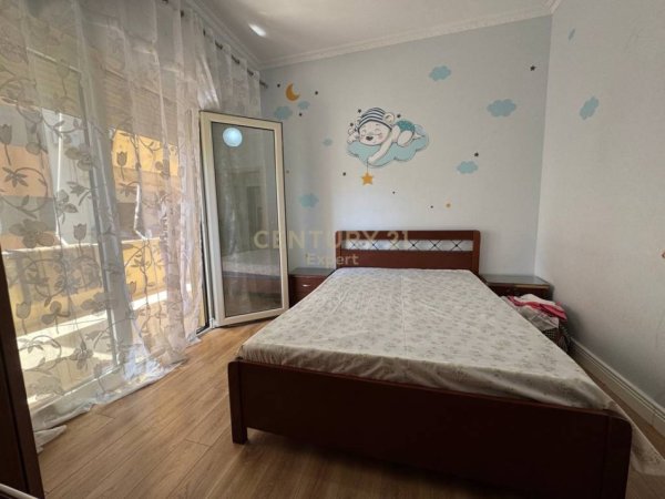 Tirane, jepet me qera apartament 2+1 Kati 2, 117 m² 650 € 