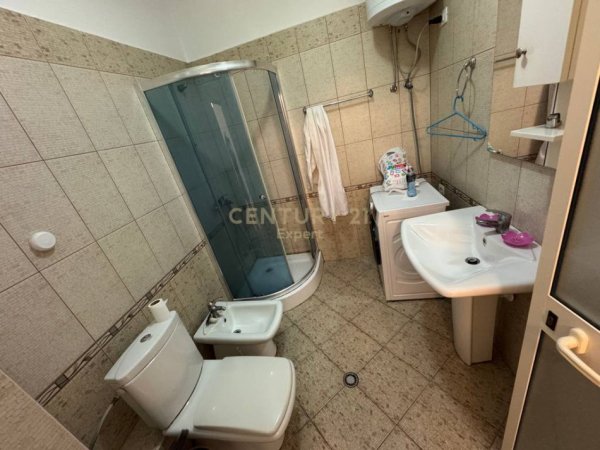Tirane, jepet me qera apartament 2+1 Kati 2, 117 m² 650 € 