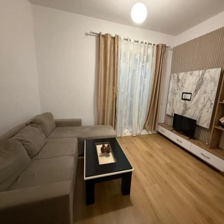 Tirane, jepet me qera apartament 1+1+Ballkon Kati 5, 60 m² 400 € (Ali Dem)