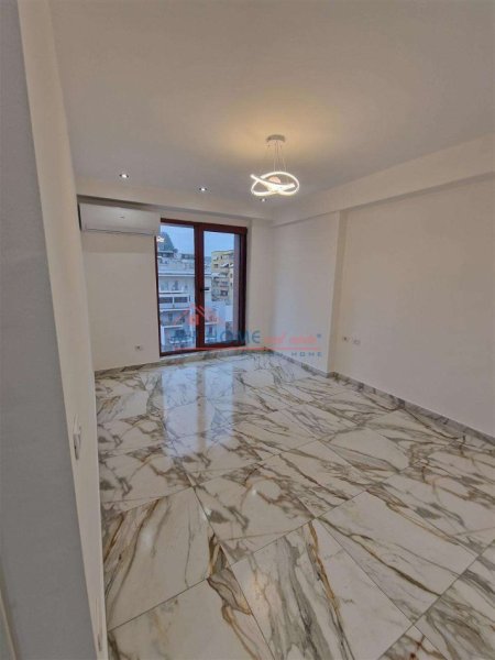 Tirane, jepet me qera zyre Kati 7, 60 m² 900 € (Rruga e Kavajes)
