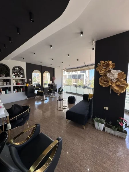 Tirane, jepet me qera ambjent biznesi Kati 1, 90 m² 1.500 € (astir)