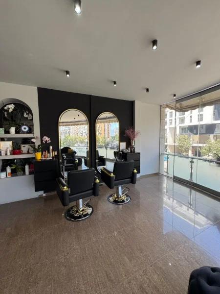 Tirane, jepet me qera ambjent biznesi Kati 1, 90 m² 1.500 € (astir)