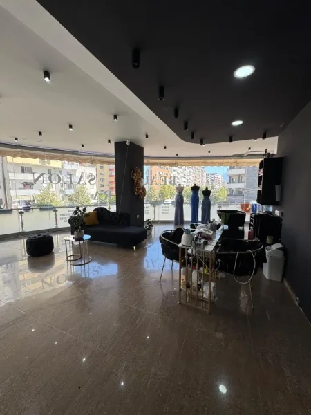 Tirane, jepet me qera ambjent biznesi Kati 1, 90 m² 1.500 € (astir)