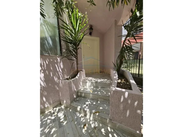 Golem, shitet Vile 5+1+Ballkon , 352 m² 450.000 € 