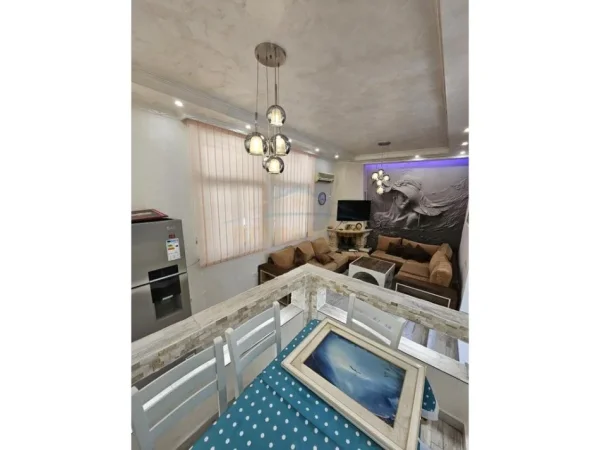 Golem, shitet Vile 5+1+Ballkon , 352 m² 450.000 € 