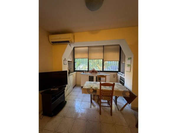 Tirane, jepet me qera apartament 1+1 Kati 2, 450 €