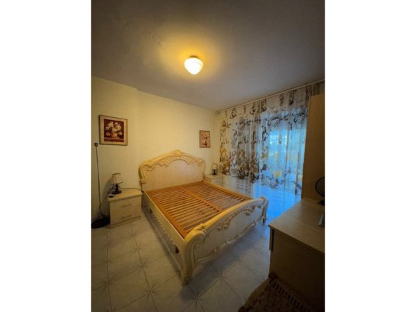 Tirane, jepet me qera apartament 1+1 Kati 2, 450 €