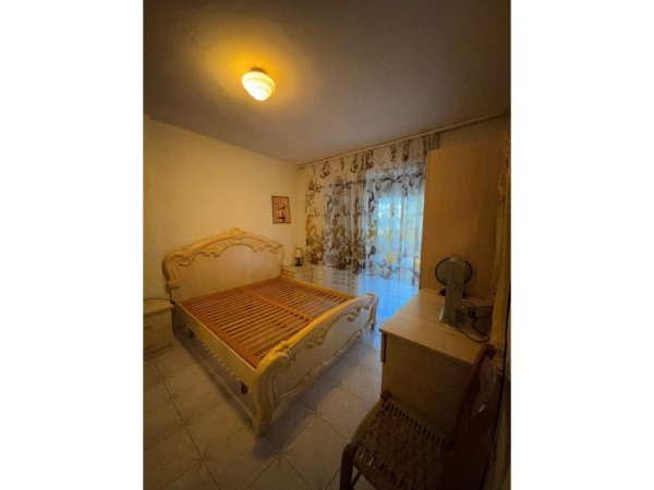 Tirane, jepet me qera apartament 1+1 Kati 2, 450 €