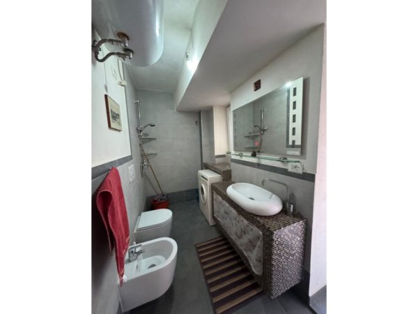 Tirane, jepet me qera apartament 1+1 Kati 2, 450 €