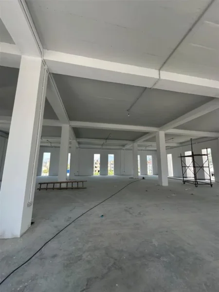 Tirane, jepet me qera magazine Kati 0, 1.500 m² 5.250 € (Prush)