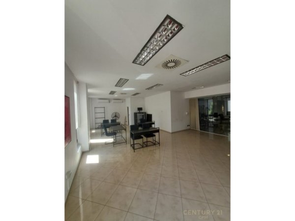 Tirane, jepet me qera ambjent biznesi Kati 1, 70 m² 1.200 € (Torre Drin)