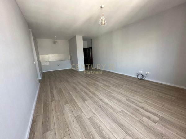Tirane, shes apartament 1+1 Kati 8, 80 m² 89.000 € (Kthesa Kamzes)