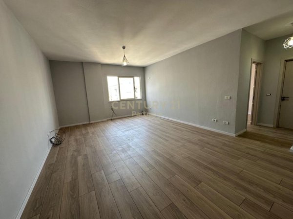 Tirane, shes apartament 1+1 Kati 8, 80 m² 89.000 € (Kthesa Kamzes)