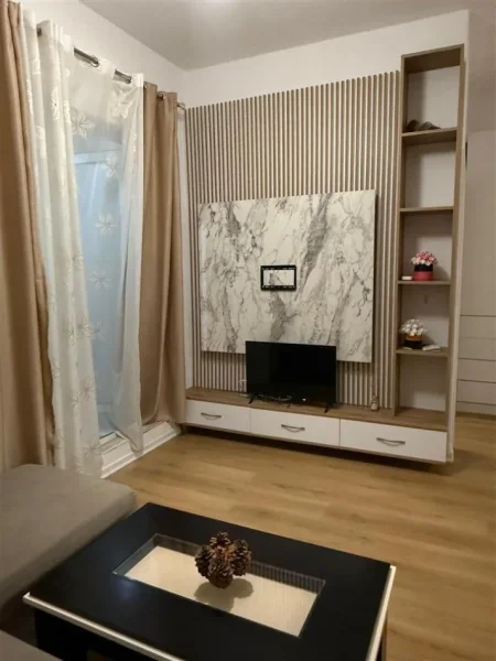 Tirane, jepet me qera apartament 1+1+Ballkon Kati 5, 60 m² 400 € (Kompleksi Kaimi)