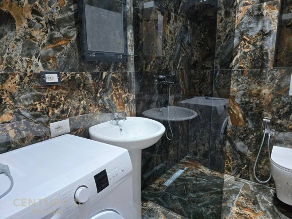 Tirane, jepet me qera apartament 2+1 Kati 5, 112 m² 1.200 € (Pazari i ri)