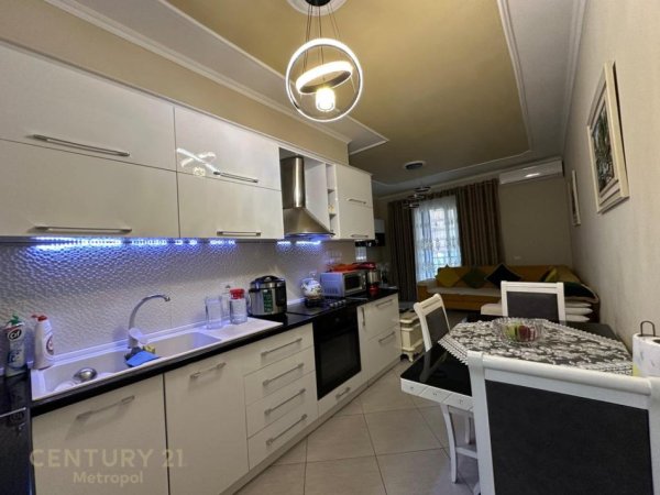 Tirane, shitet apartament 1+1 Kati 5, 75 m² 120.000 € (prane pallateve Çabej-Yzberish!)