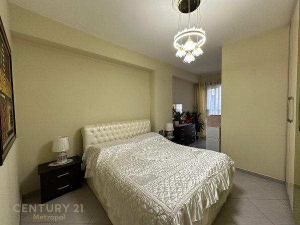 Tirane, shitet apartament 1+1 Kati 5, 75 m² 120.000 € (prane pallateve Çabej-Yzberish!)