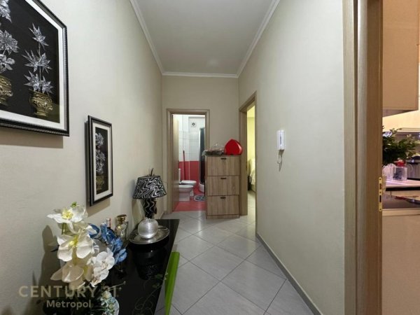 Tirane, shitet apartament 1+1 Kati 5, 75 m² 120.000 € (prane pallateve Çabej-Yzberish!)