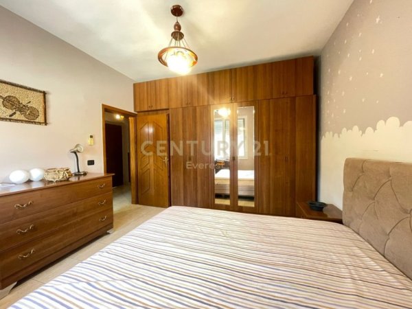 Tirane, jepet me qera apartament 1+1 Kati 4, 59 m² 500 € (ISH PARKU)
